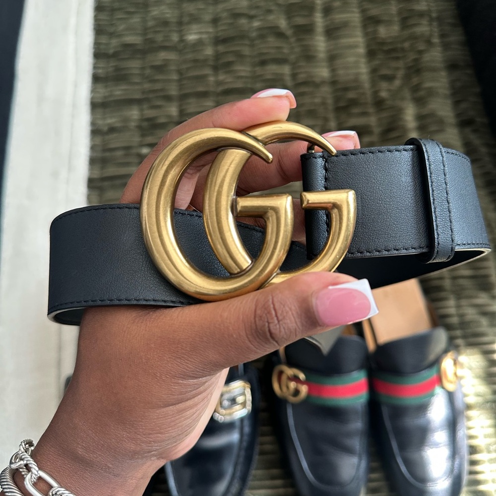 Gucci Women's Black Leather Belt with Gold GG Buckle
